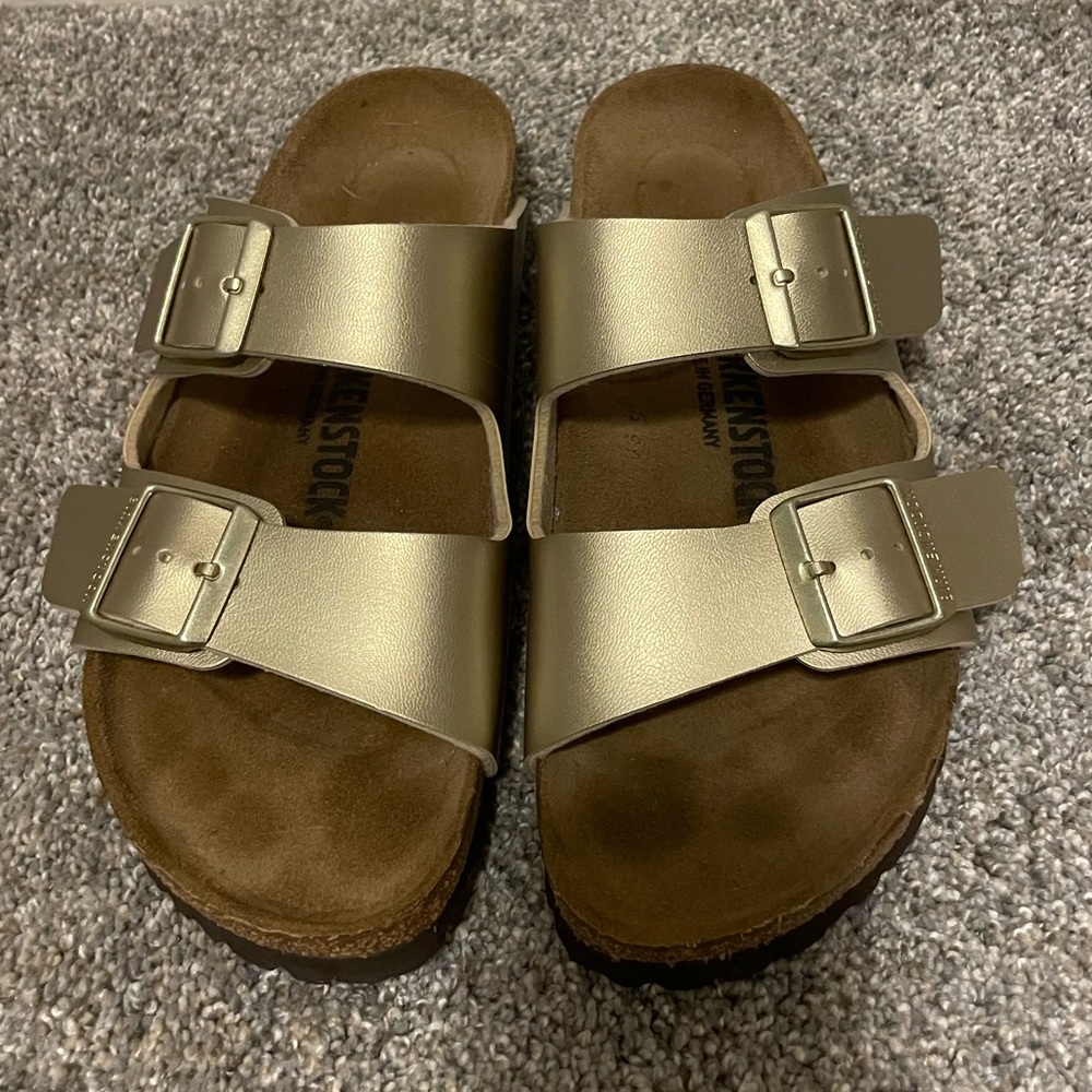 Birkenstock in gold